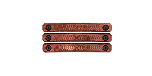 Améliore ton rifle avec les WOOX M-LOK™ Rail Covers en noyer : contrôle optimal, montage sécurisé, protection thermique et ultra-léger pour un style inégalé.